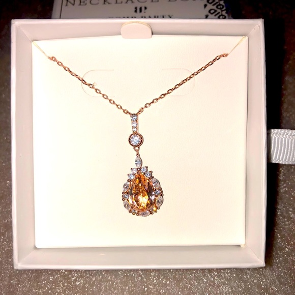 Necklace - Picture 1 of 2